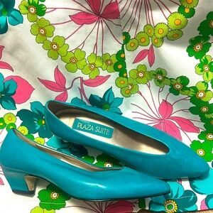 🦋VINTAGE Leather Turquoise / Teal Low Pointy Heels